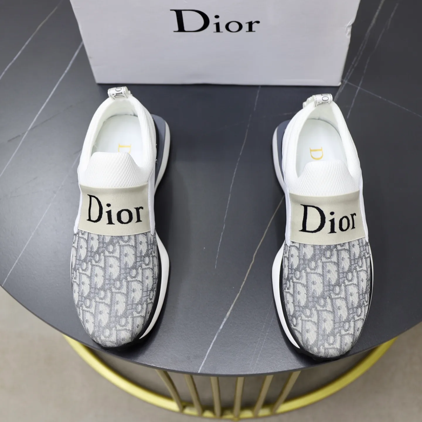 Ex-factory price: 462💰🙅‍♂️🙅‍♂️🙅‍♂️ Brand: Dior DIOR Standard code: 38-44 (45 customized) Grade: Same as the official website Material: Original leather splicing brand cloth Comfortable and breathable lining Lightweight and wear-resistant sports outsole Style category: Men's fashionable casual shoes Running sneakers Distinguished luxury brand elements Top luxury Color: actual picture color